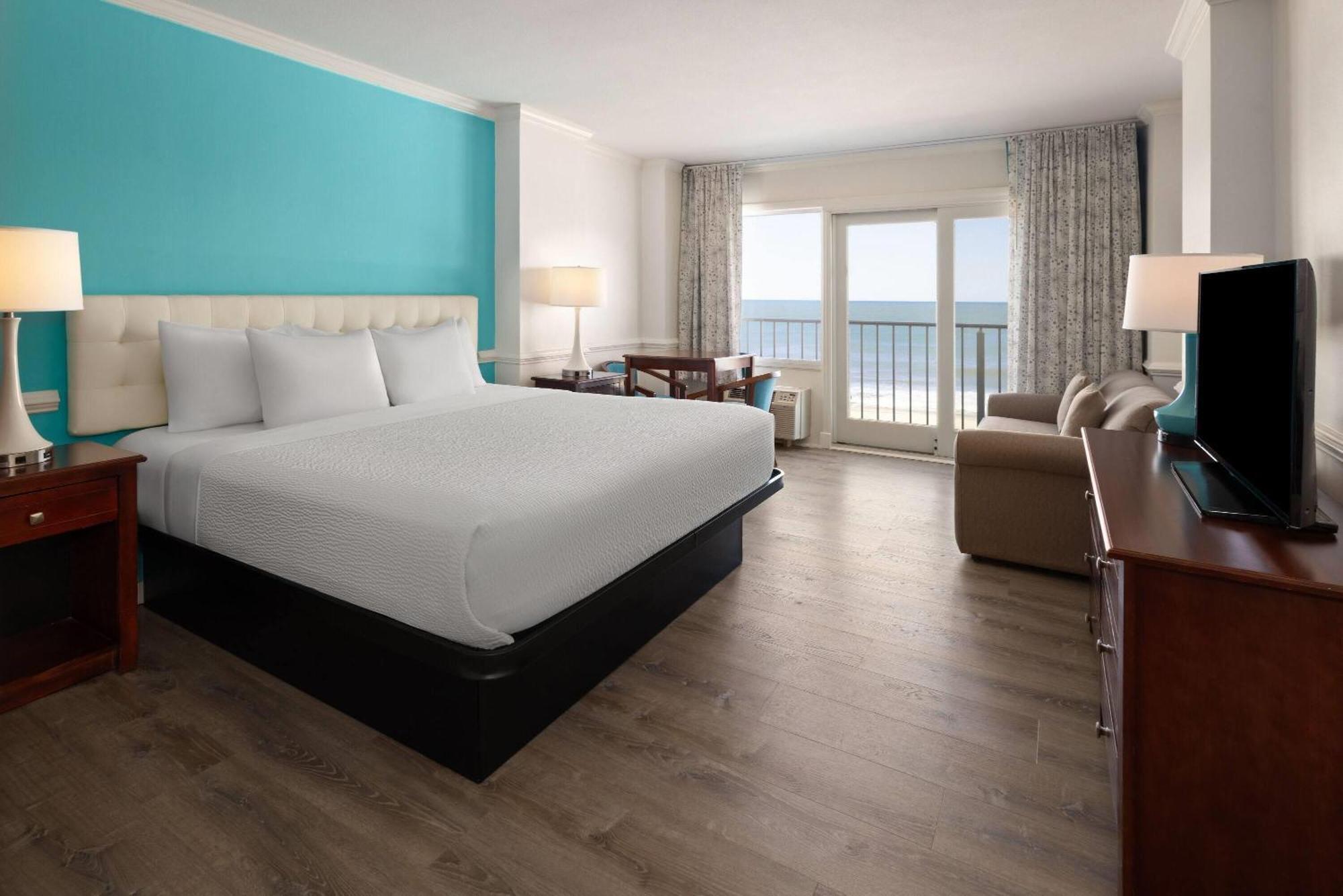 Hotel Howard Johnson Plaza By Wyndham Ocean Oceanfront