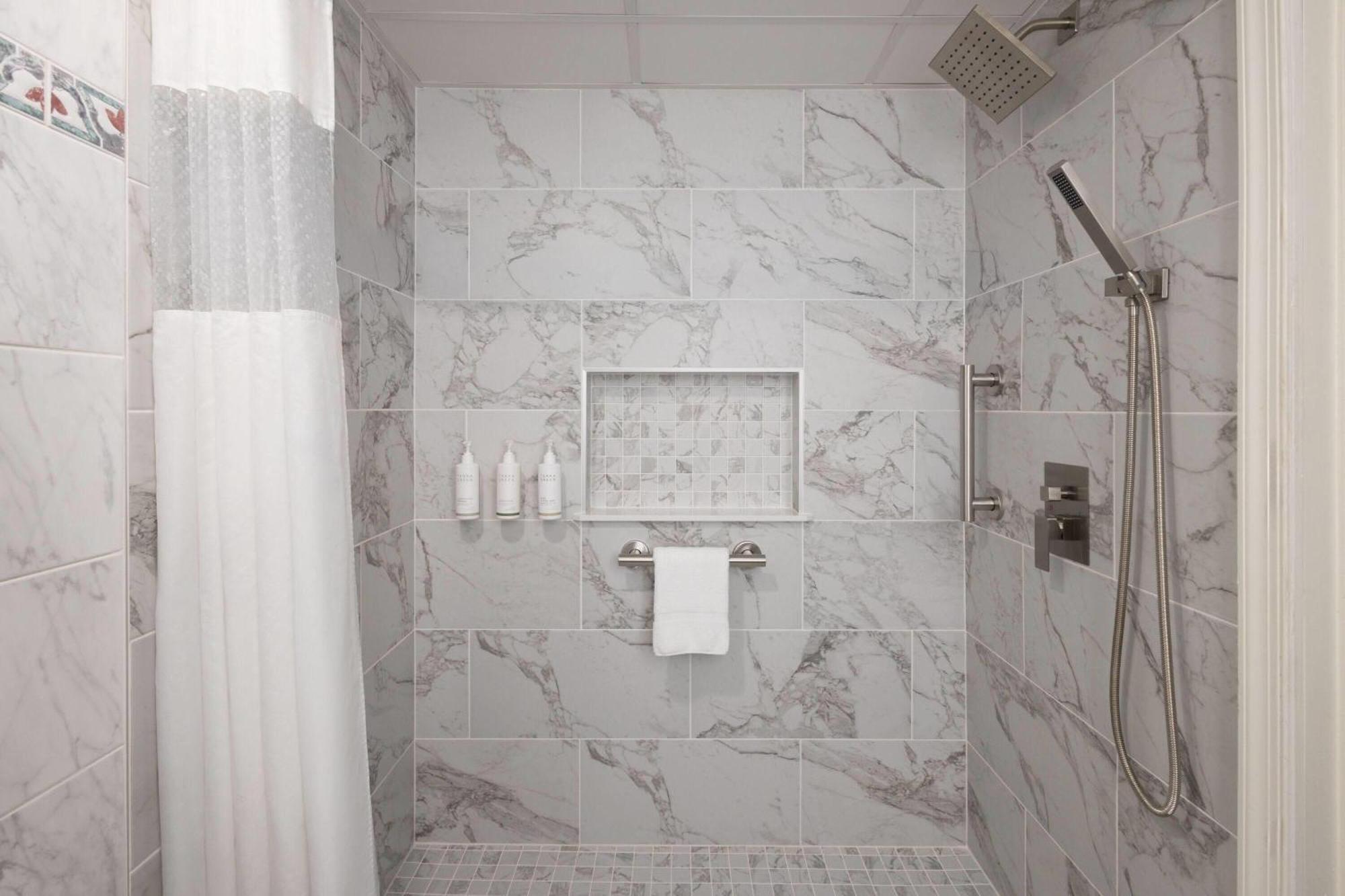 Hotel Howard Johnson Plaza By Wyndham Ocean Oceanfront 3*