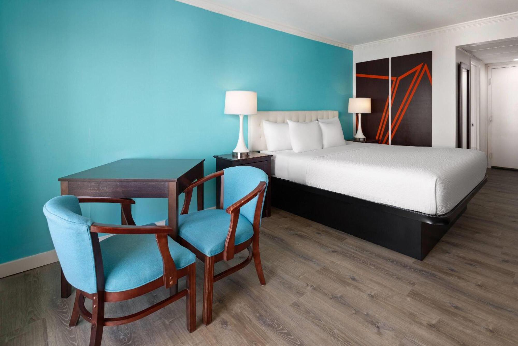 Howard Johnson Plaza By Wyndham Ocean Oceanfront Hotel 3*