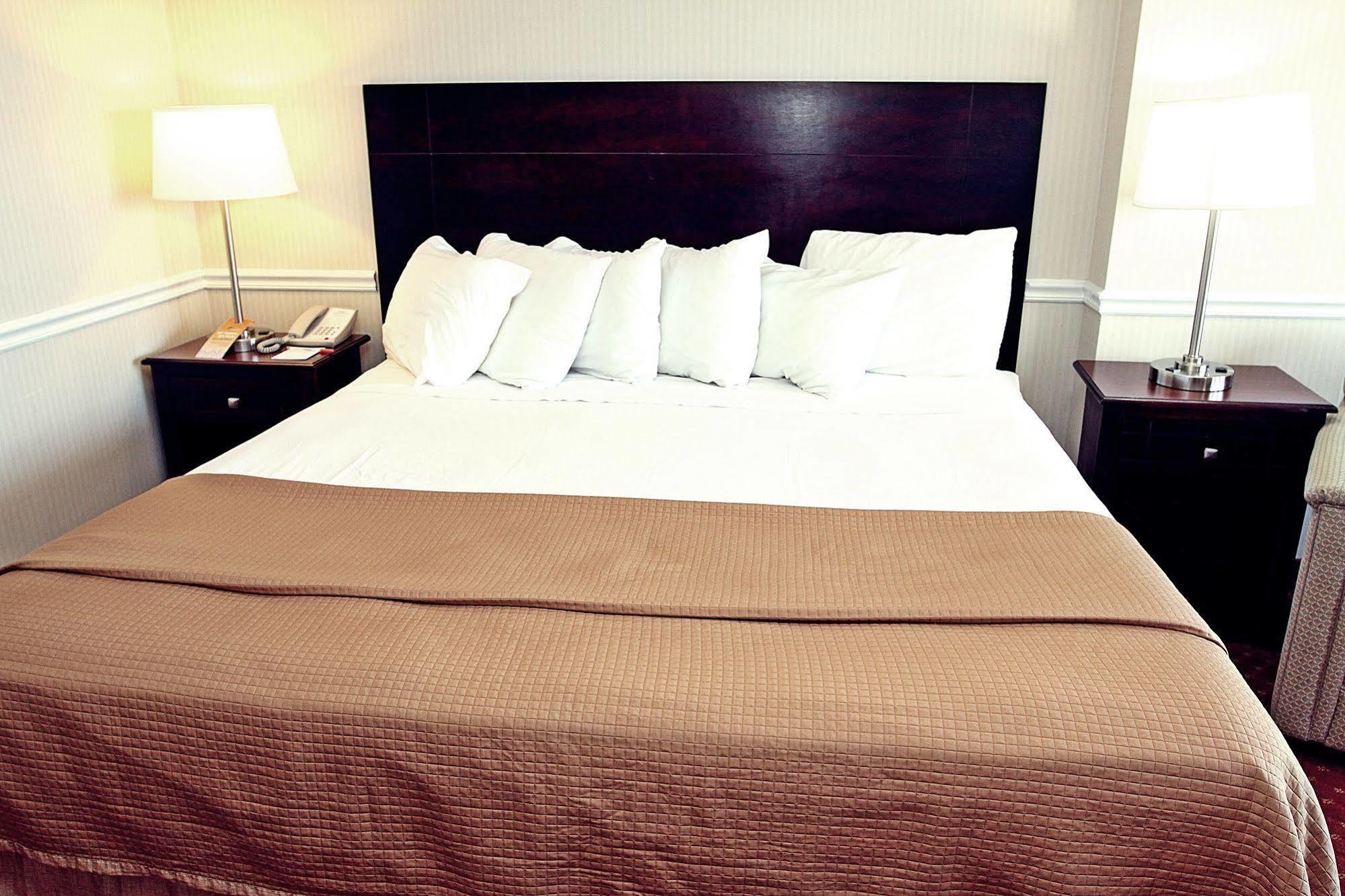Howard Johnson Plaza By Wyndham Ocean Oceanfront Ocean City