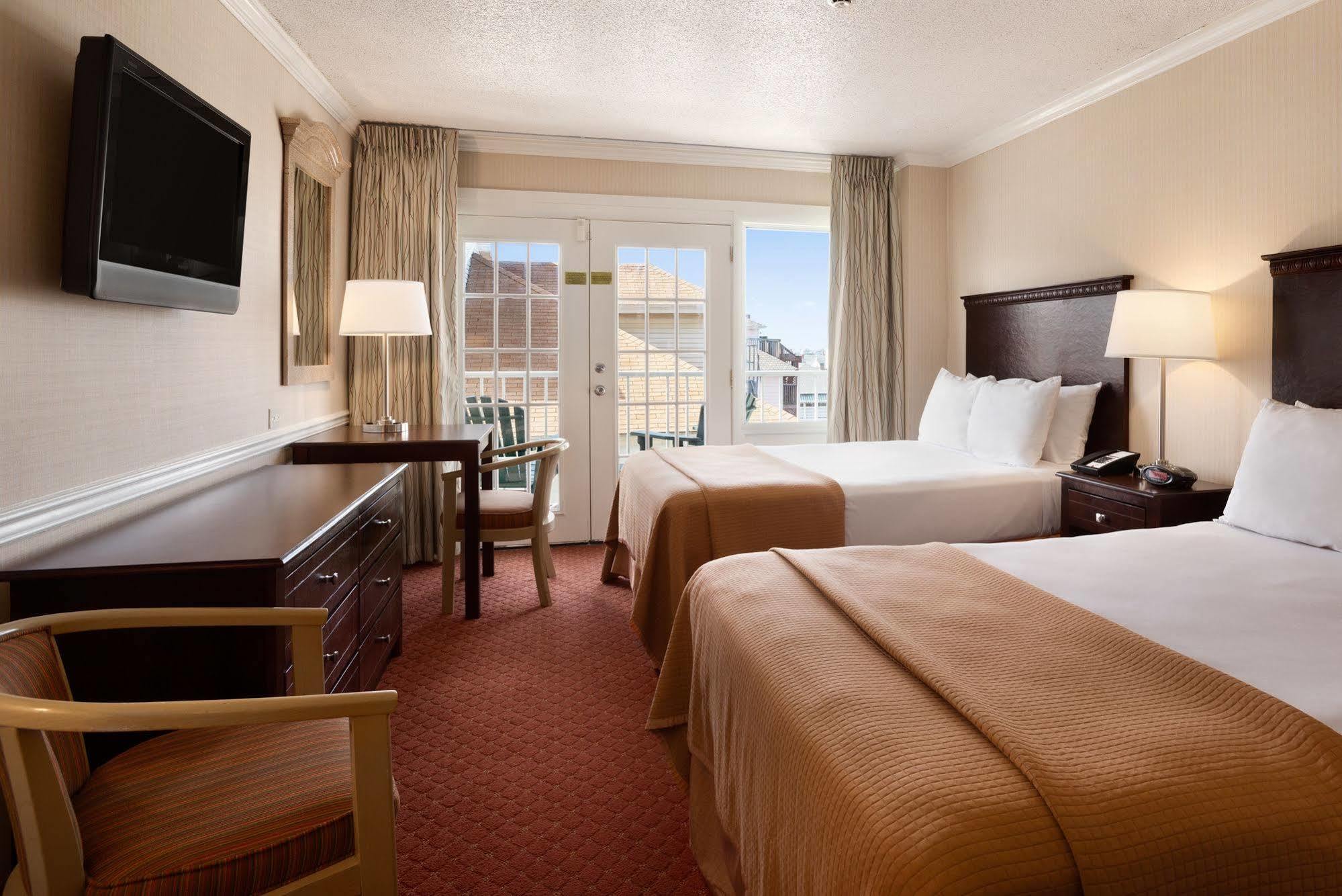 Hotel Howard Johnson Plaza By Wyndham Ocean Oceanfront 3*