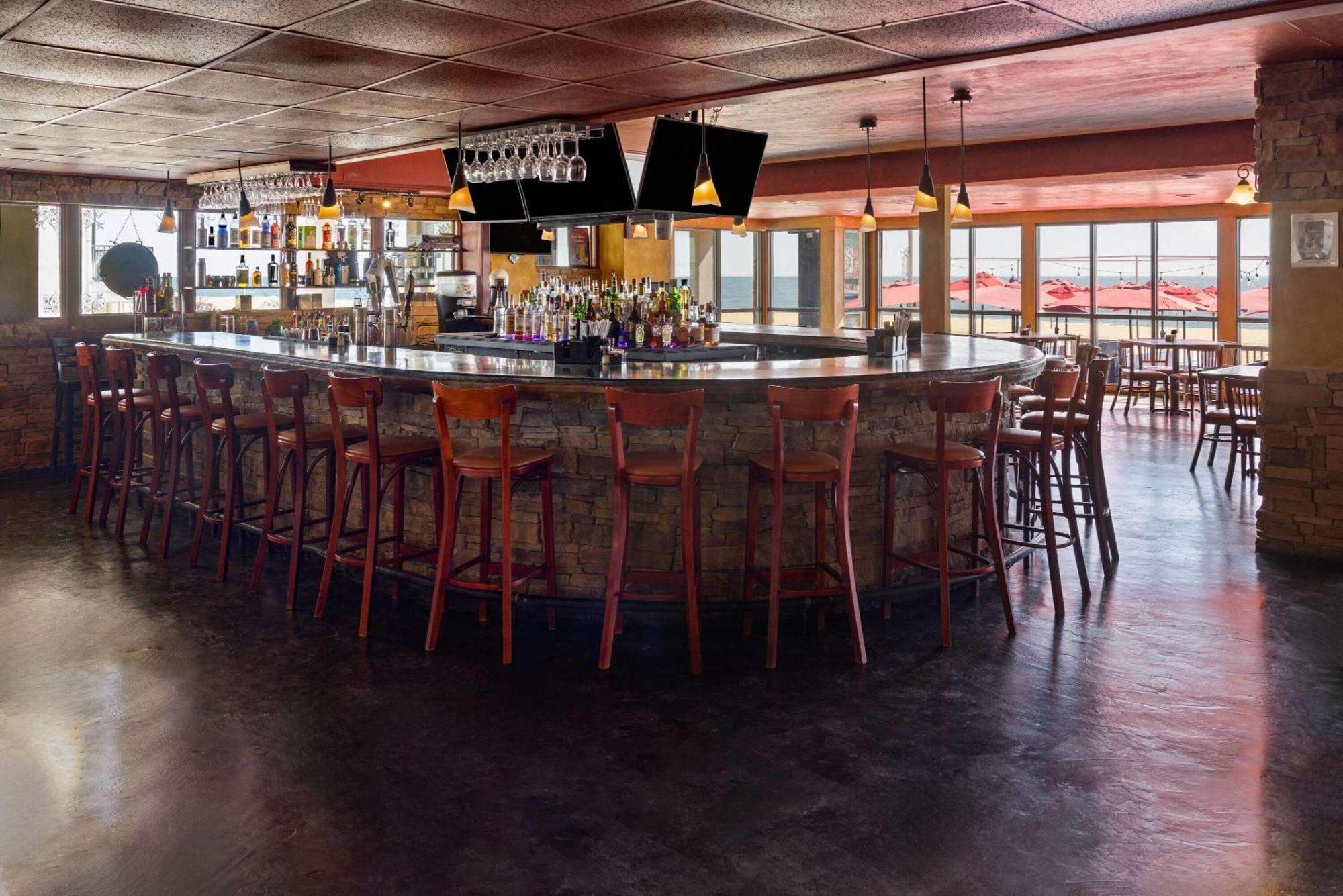 Hotel Howard Johnson Plaza By Wyndham Ocean Oceanfront 3*