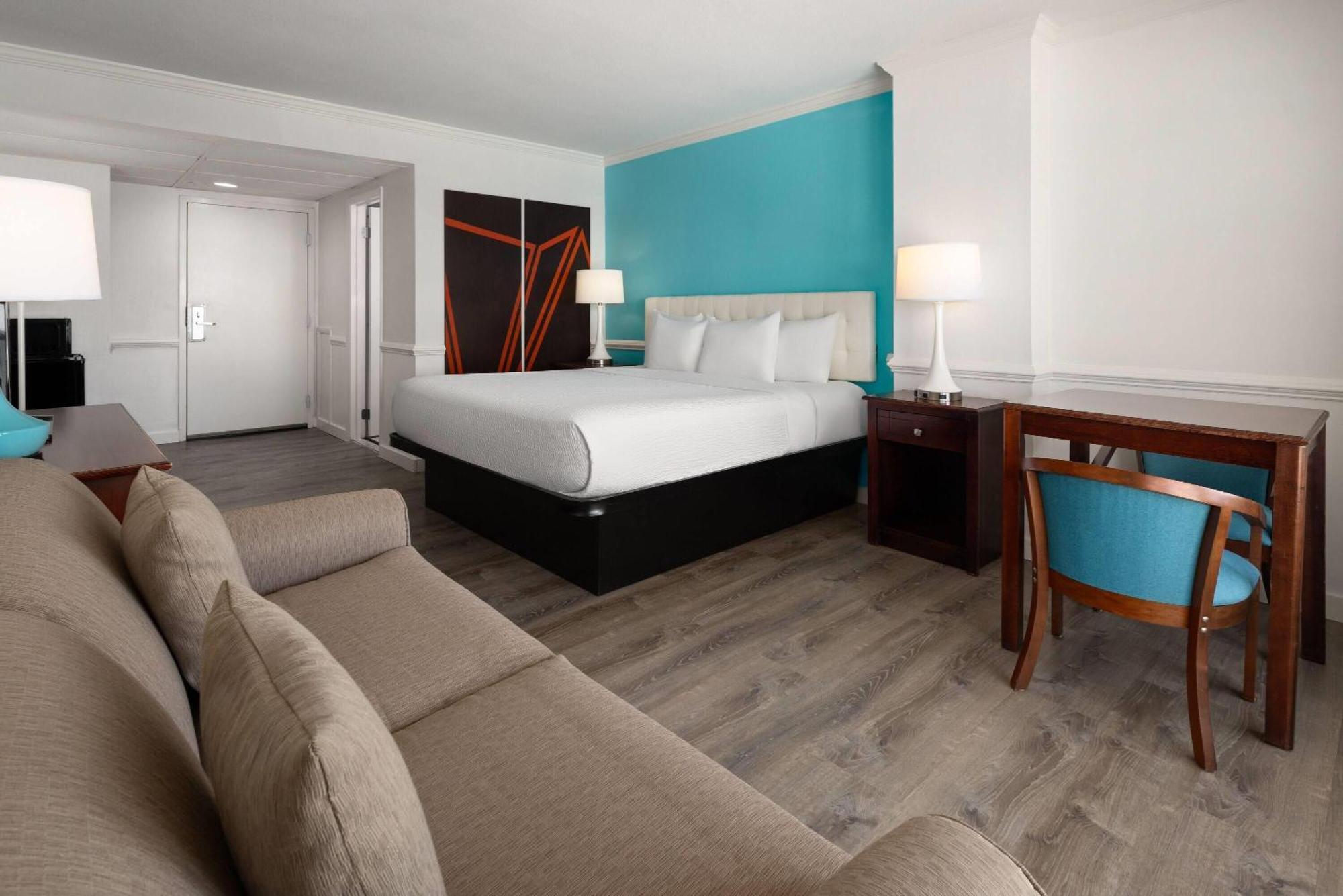Howard Johnson Plaza By Wyndham Ocean Oceanfront 3*