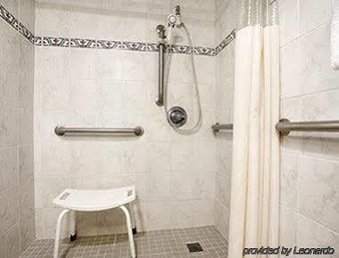 Howard Johnson Plaza By Wyndham Ocean Oceanfront 3*